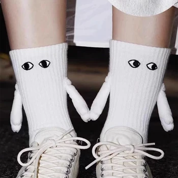 Mode Smiješno Kreativni Magnetske Privlačnosti Ruke Crno Bijelo Iz Crtića Oči Parovi Čarape 1 Par Klub Ličnost Par Čarapa Ins